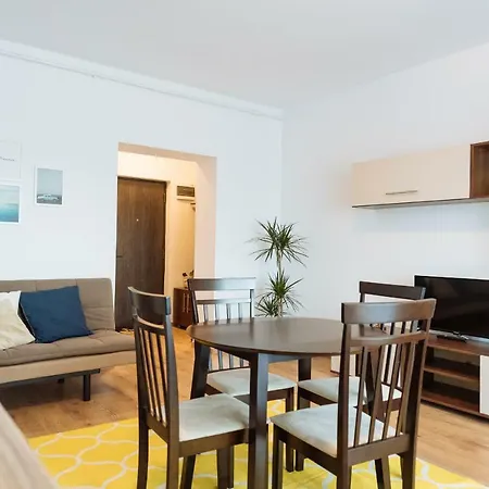 Sunny Muncii Apartment *