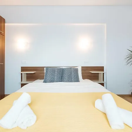 Sunny Muncii Apartment *